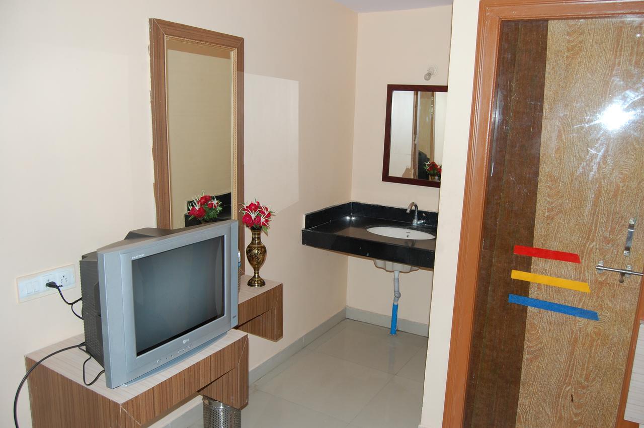 Hotel Utsav Shirdi Zewnętrze zdjęcie