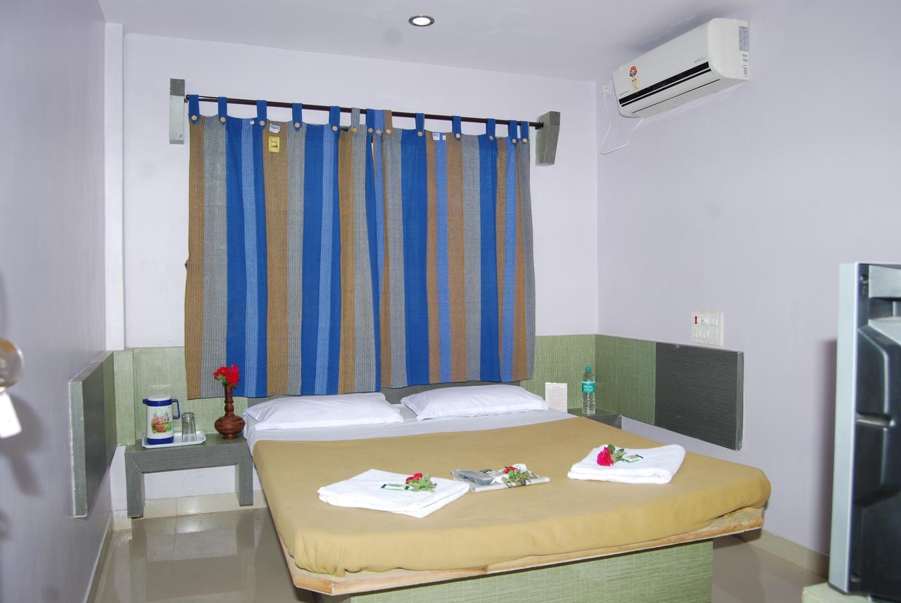 Hotel Utsav Shirdi Zewnętrze zdjęcie