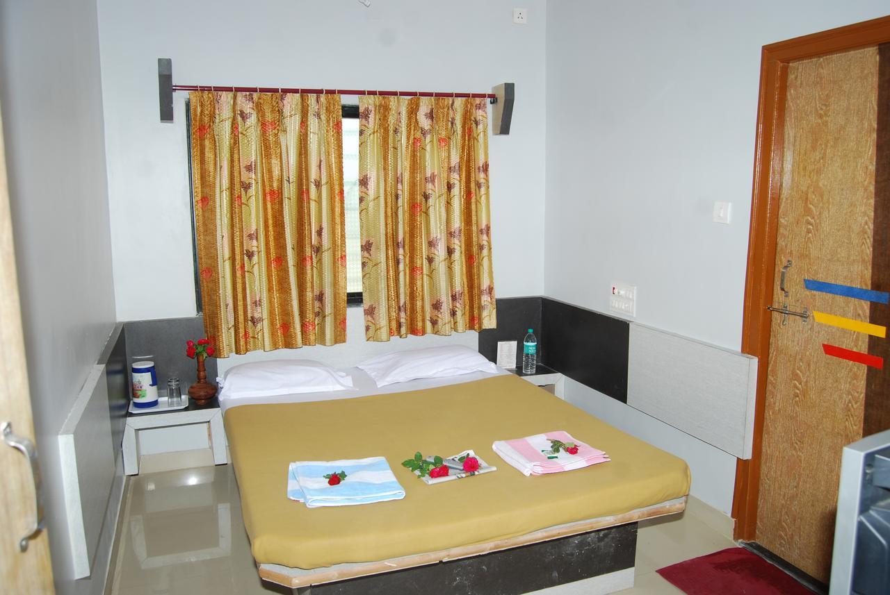 Hotel Utsav Shirdi Zewnętrze zdjęcie