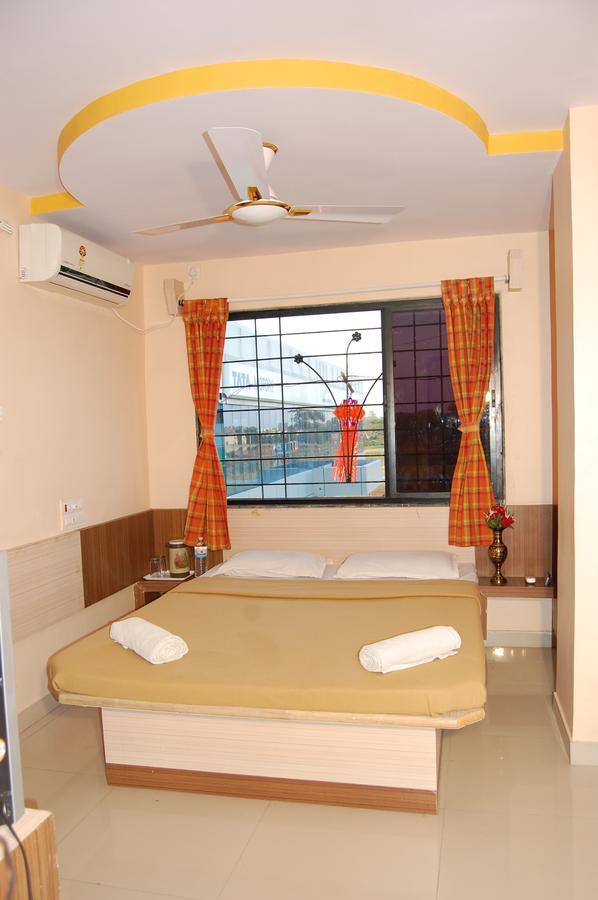 Hotel Utsav Shirdi Zewnętrze zdjęcie