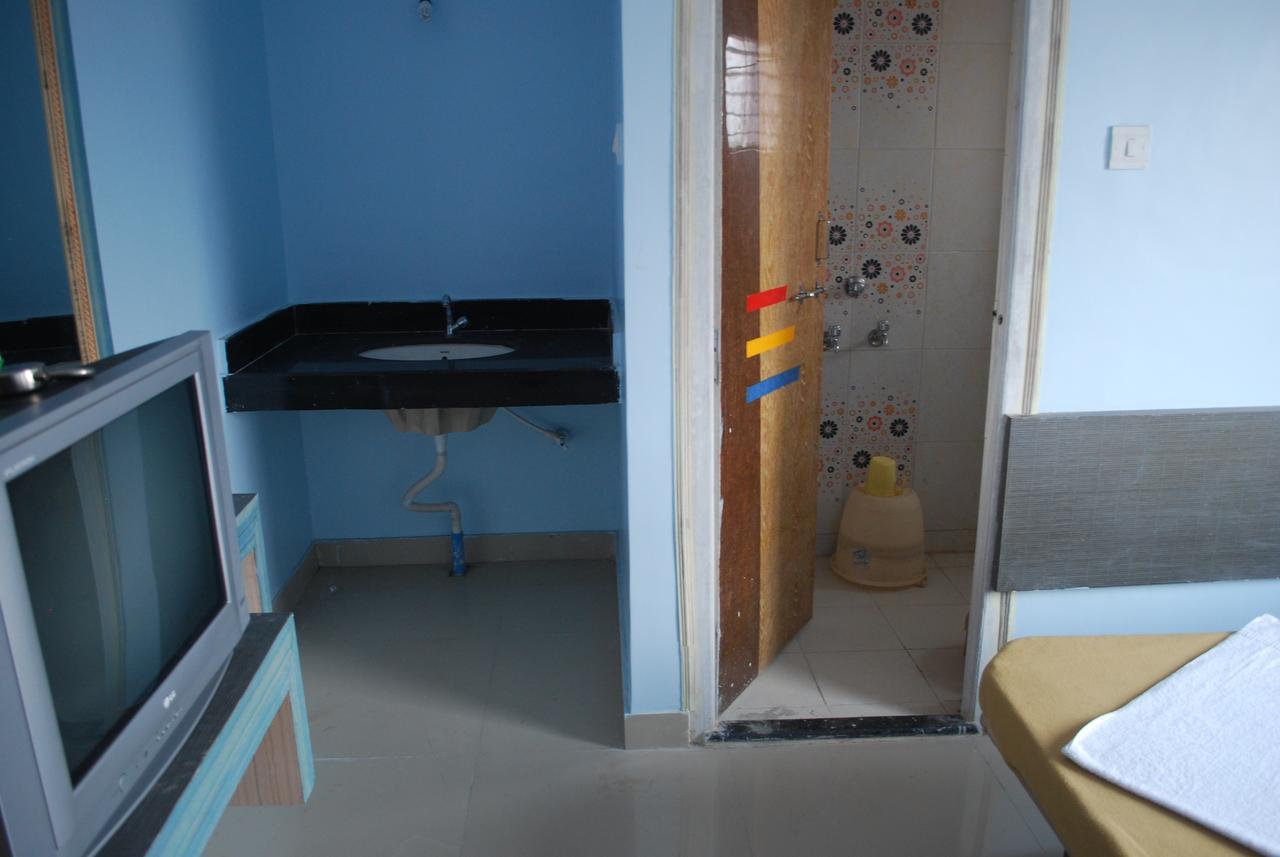 Hotel Utsav Shirdi Zewnętrze zdjęcie