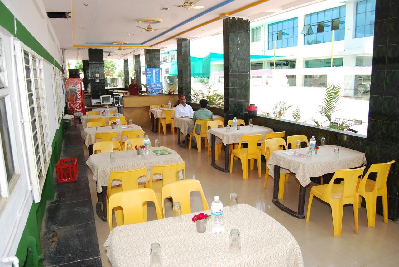 Hotel Utsav Shirdi Zewnętrze zdjęcie