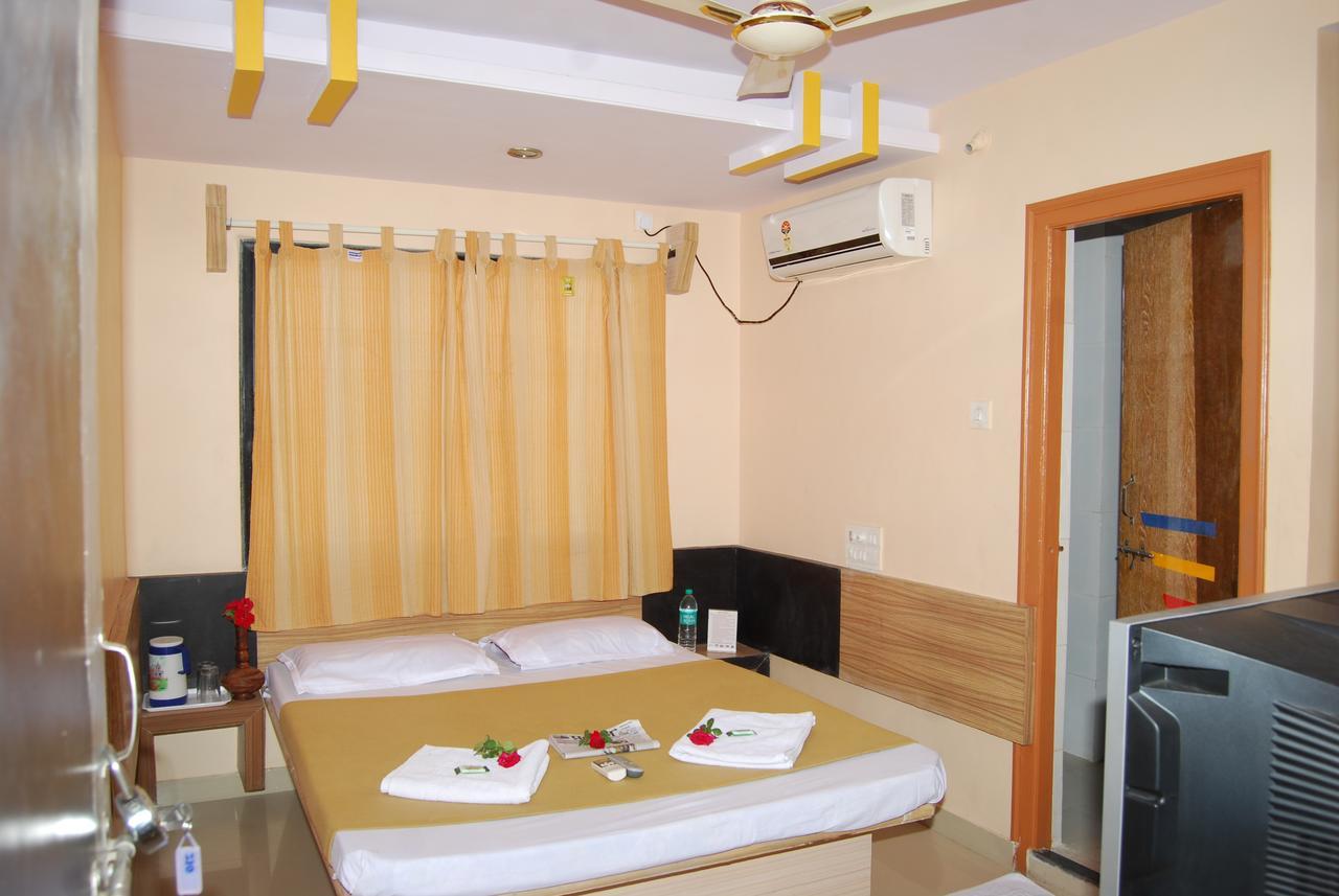 Hotel Utsav Shirdi Zewnętrze zdjęcie