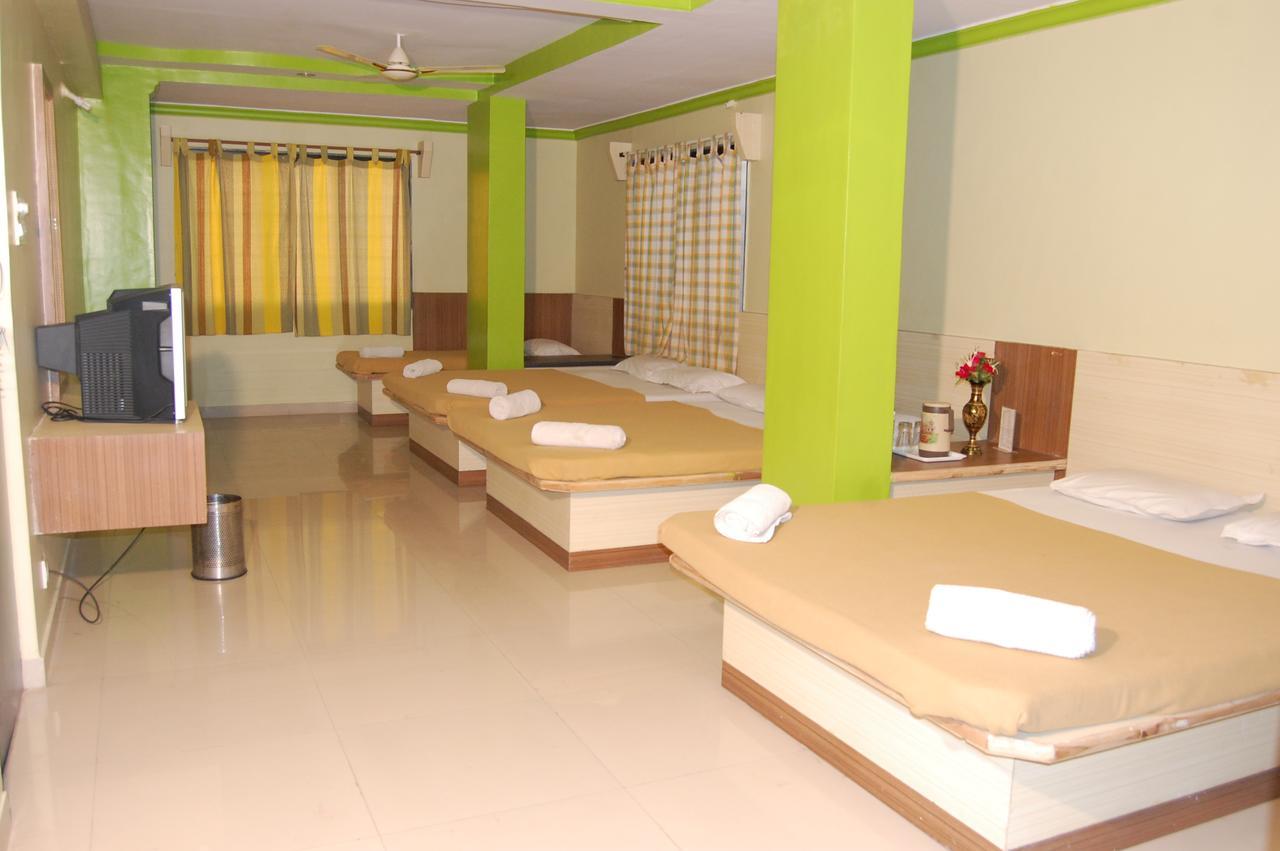 Hotel Utsav Shirdi Zewnętrze zdjęcie