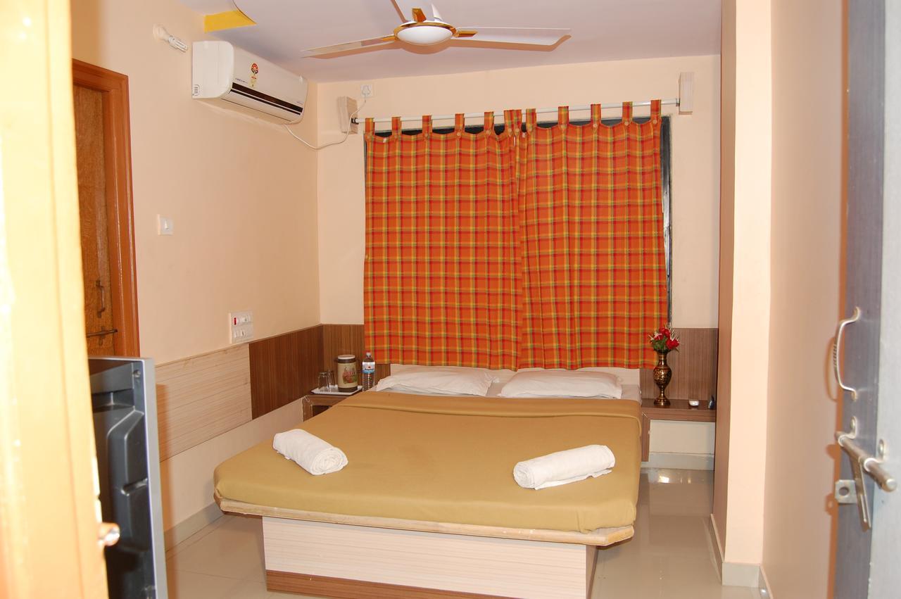 Hotel Utsav Shirdi Zewnętrze zdjęcie