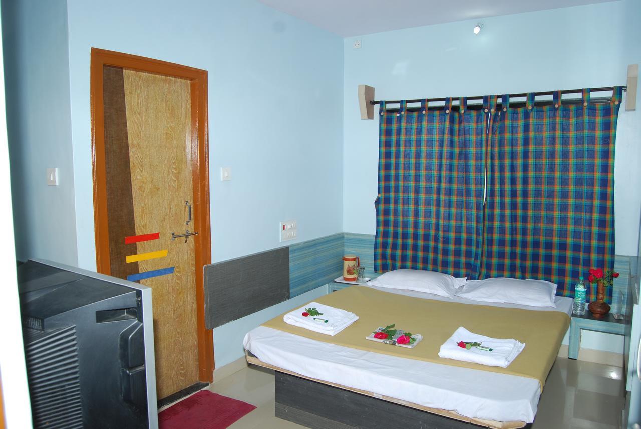 Hotel Utsav Shirdi Zewnętrze zdjęcie