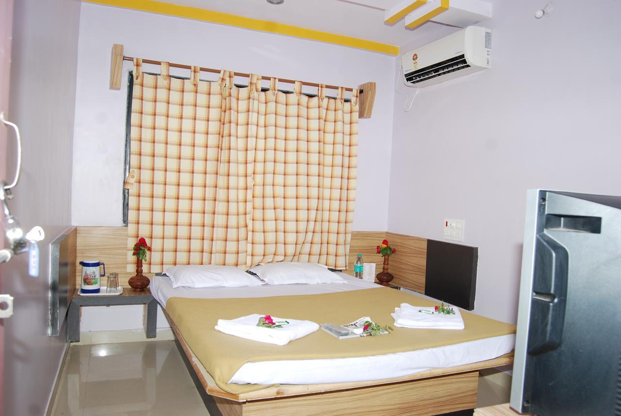 Hotel Utsav Shirdi Zewnętrze zdjęcie