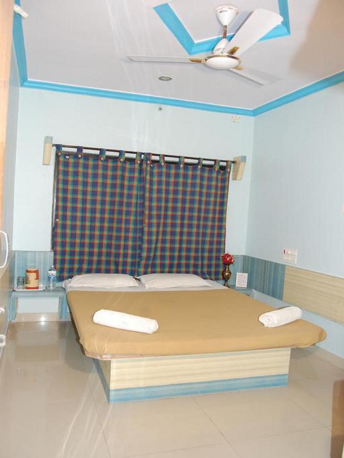 Hotel Utsav Shirdi Zewnętrze zdjęcie